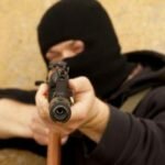 Arogan, Perwira Polisi Ancam Tembak Masyarakat